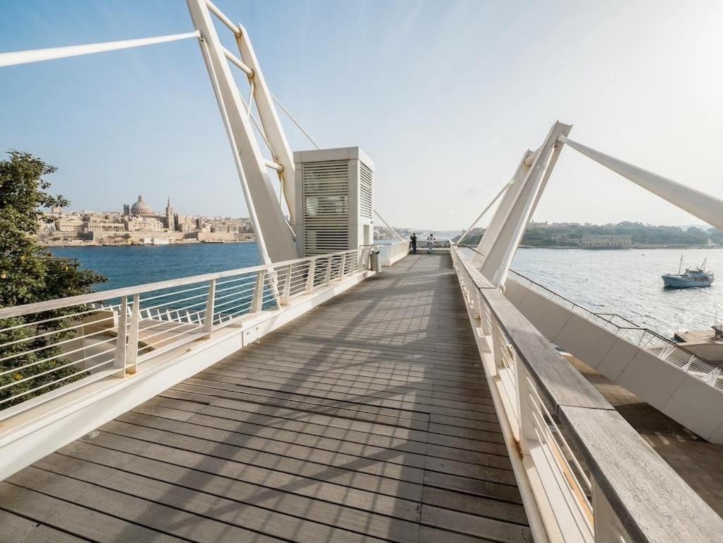 Stunning 2Br Holiday Penthouse In Central Sliema Kültér fotó