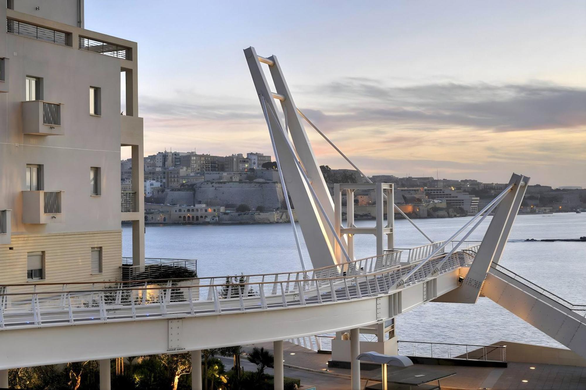 Stunning 2Br Holiday Penthouse In Central Sliema Kültér fotó
